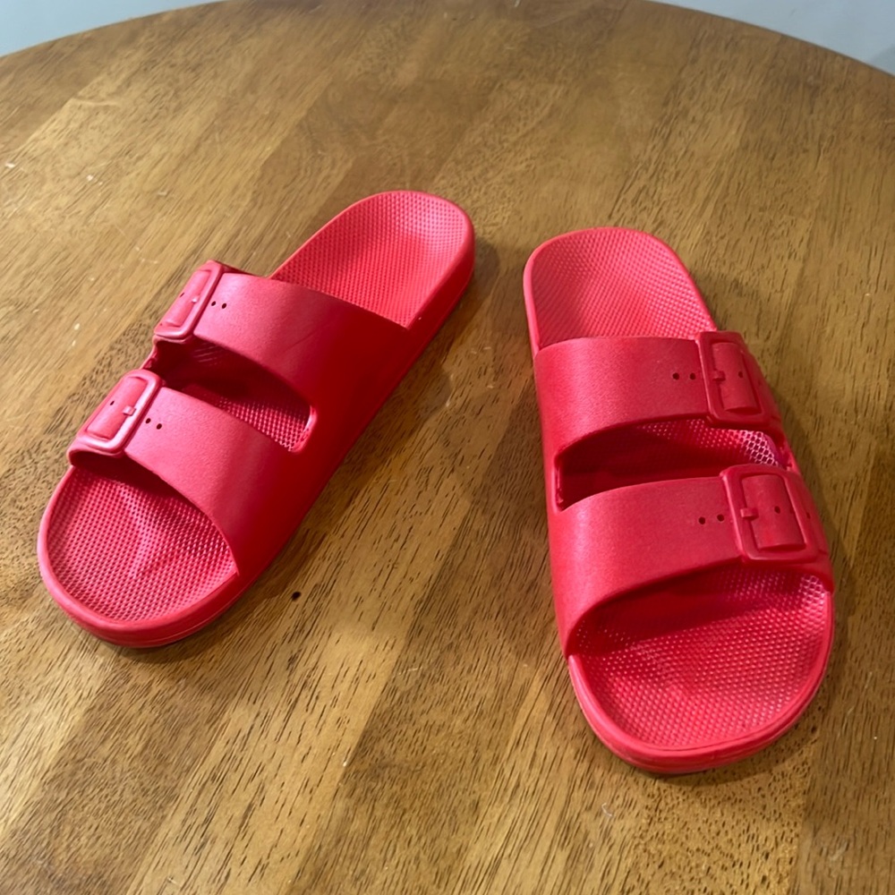 Moses Sliders Flip Flops Sandals